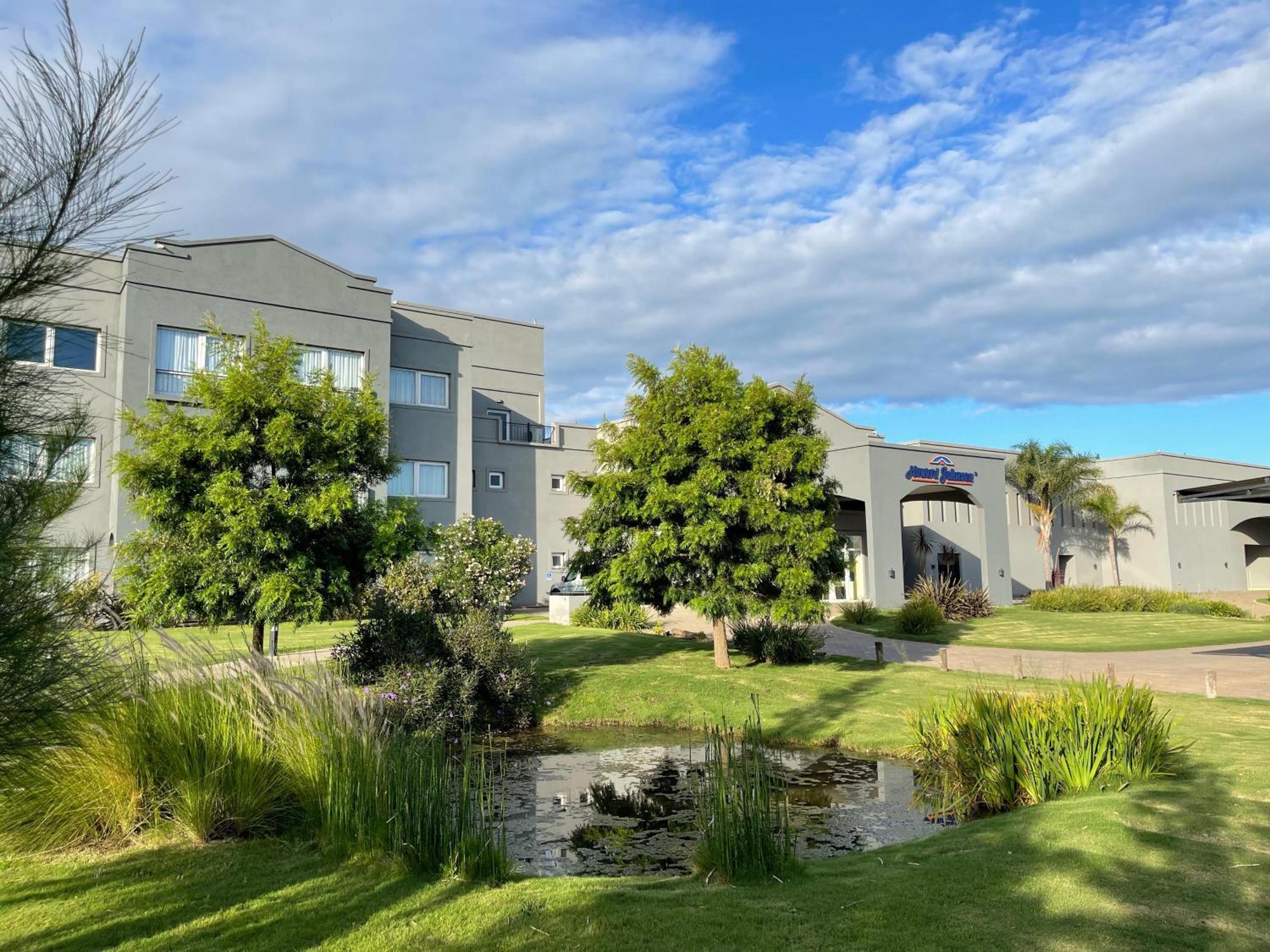 Howard Johnson Hotel & Resort Funes Exterior foto