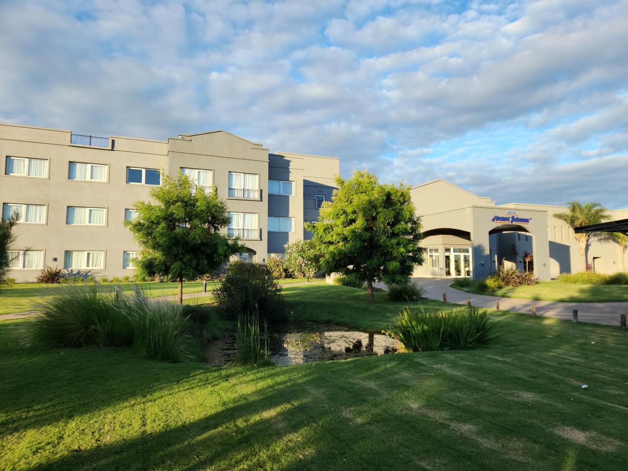 Howard Johnson Hotel & Resort Funes Exterior foto