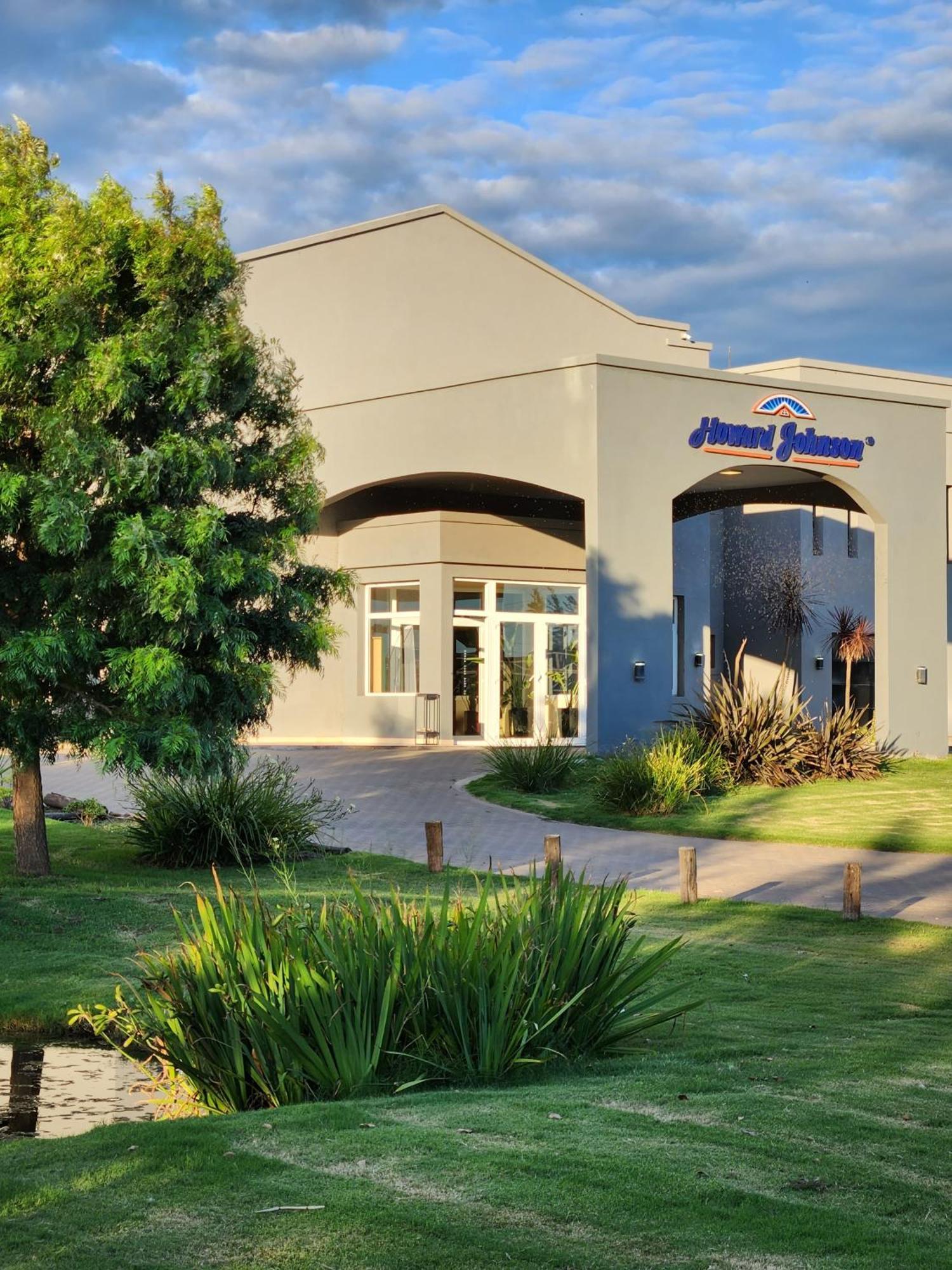 Howard Johnson Hotel & Resort Funes Exterior foto
