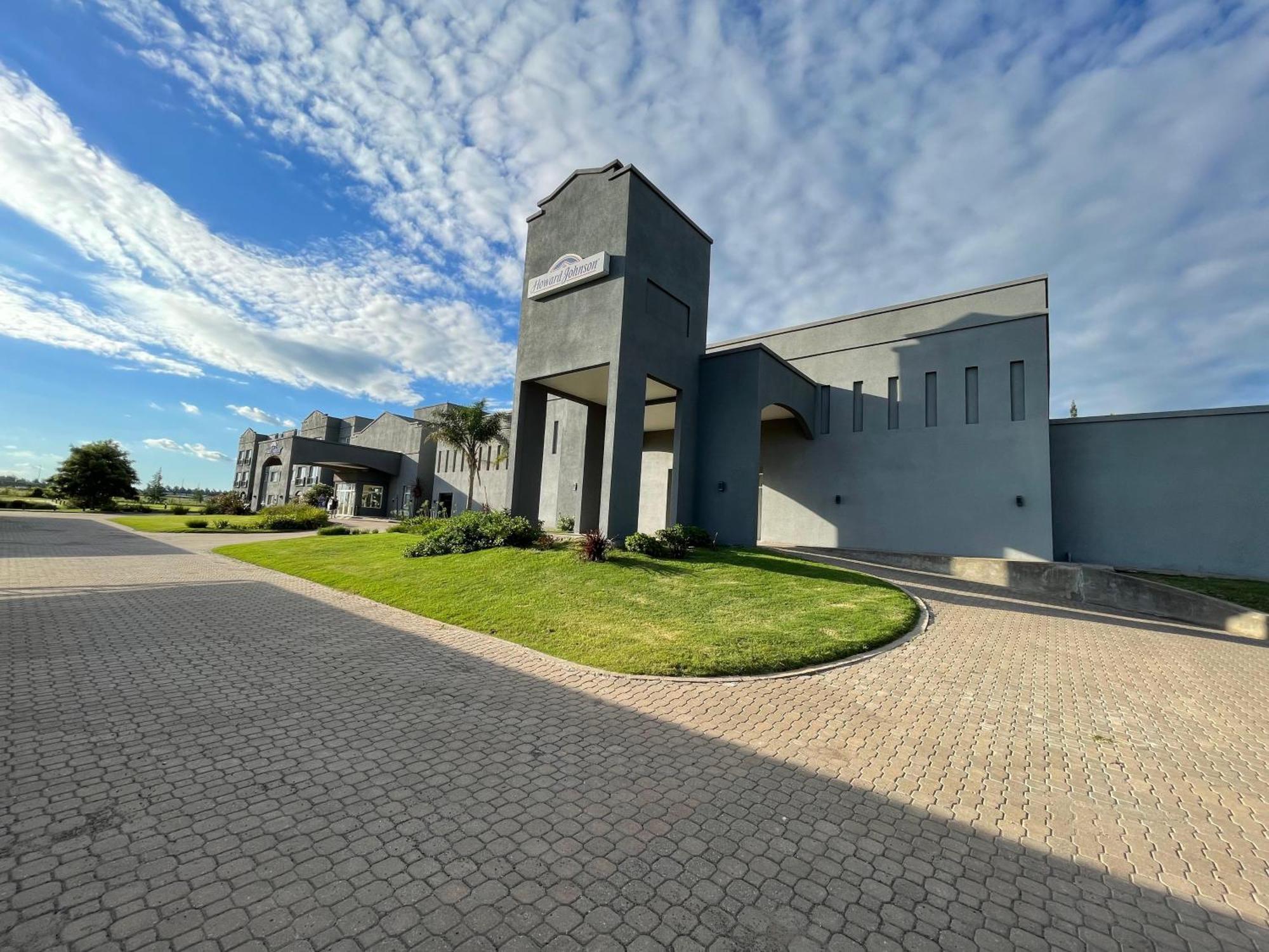 Howard Johnson Hotel & Resort Funes Exterior foto