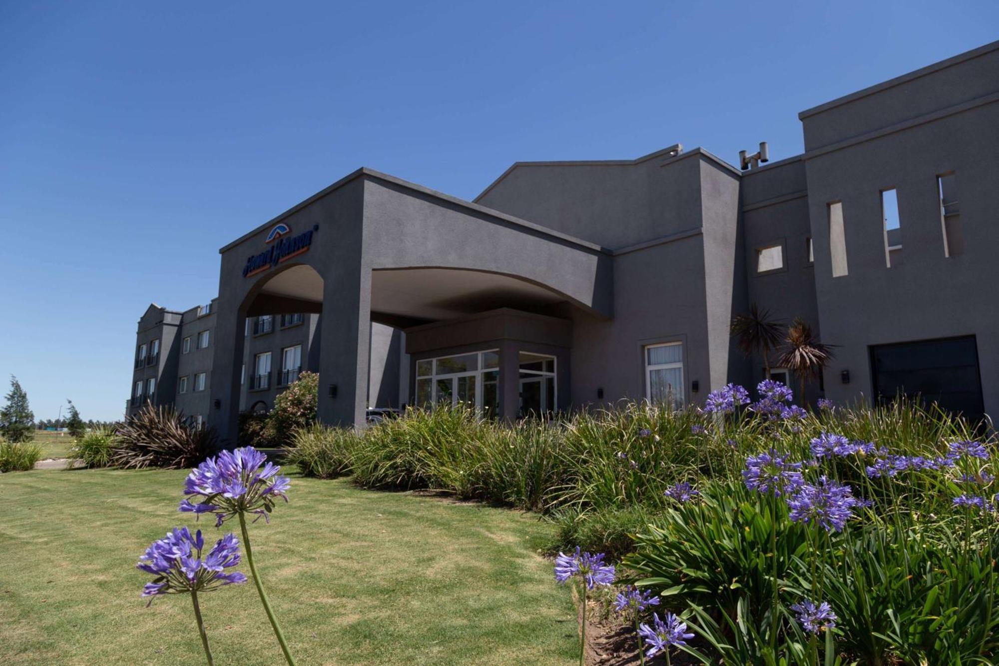 Howard Johnson Hotel & Resort Funes Exterior foto