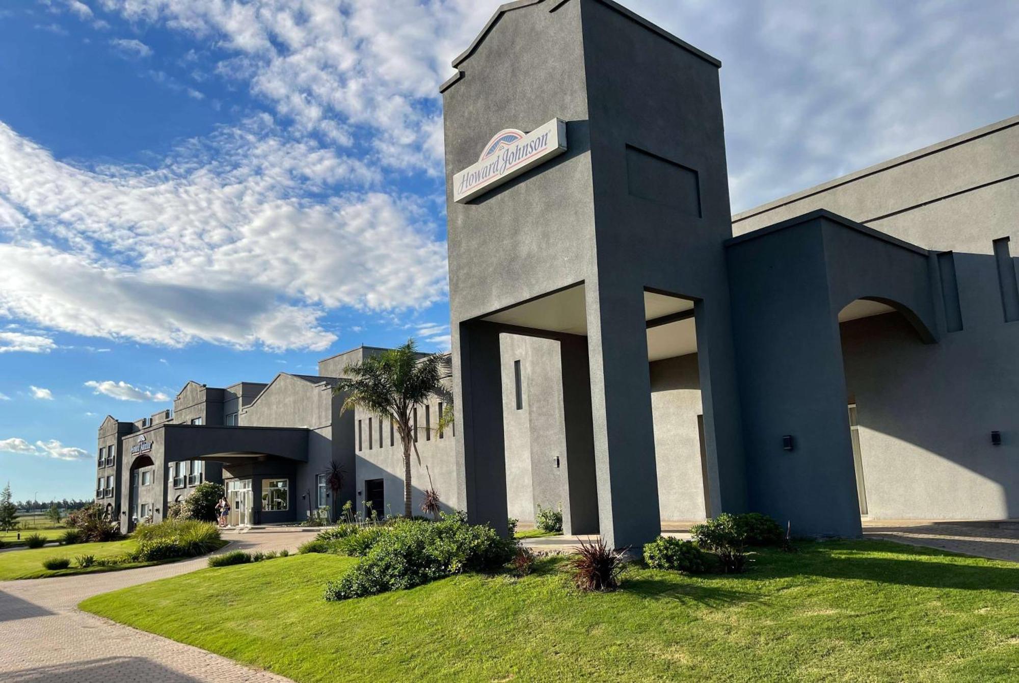 Howard Johnson Hotel & Resort Funes Exterior foto